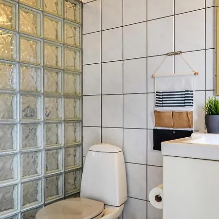 2 Bedroom Amazing In Hvide Sande