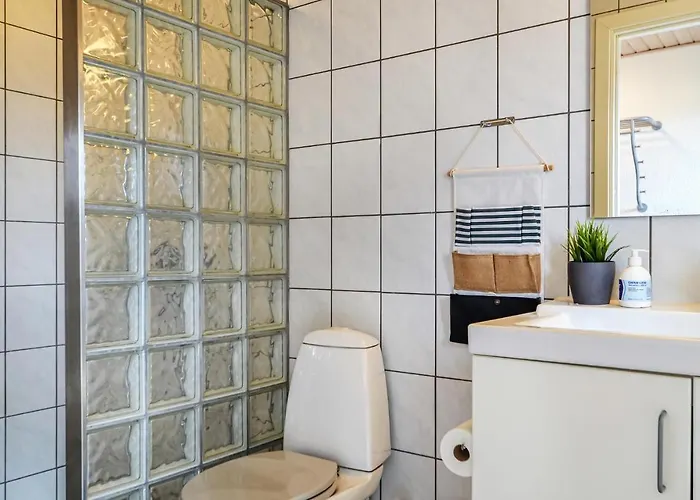 2 Bedroom Amazing In Hvide Sande